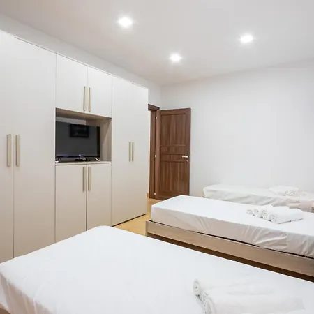 Apartman A Large House In With Bbq & Terrace By 360 Estates *