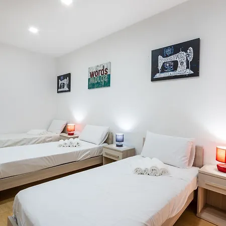 Apartman A Large House In With Bbq & Terrace By 360 Estates *