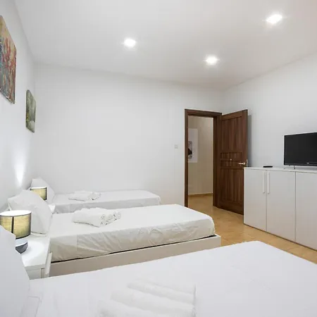 Apartment A Large House In With Bbq & Terrace By 360 Estates *