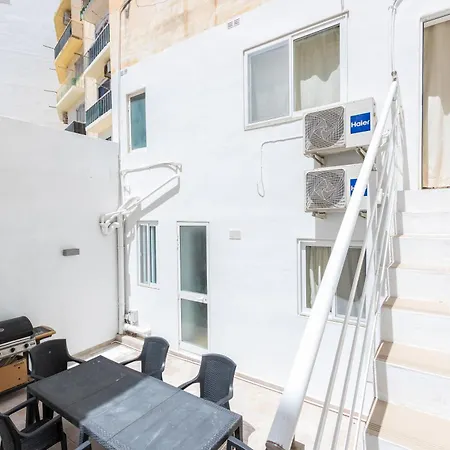 A Large House In With Bbq & Terrace By 360 Estates Apartment Pietà