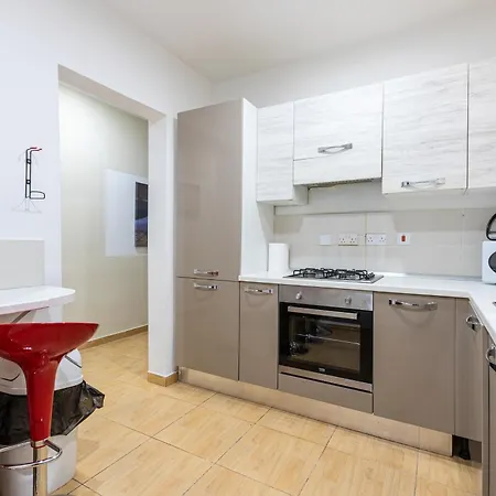 A Large House In With Bbq & Terrace By 360 Estates Pieta