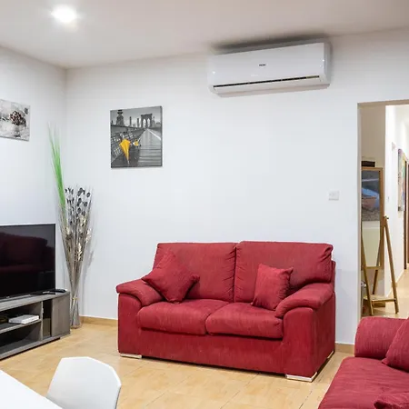 A Large House In With Bbq & Terrace By 360 Estates Pieta