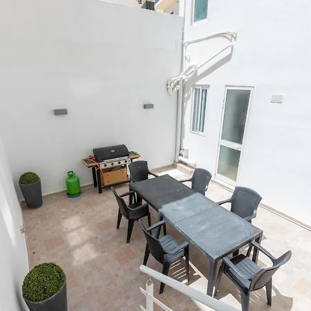 A Large House In With Bbq & Terrace By 360 Estates Apartment Pieta