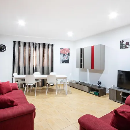 A Large House In With Bbq & Terrace By 360 Estates * Pieta
