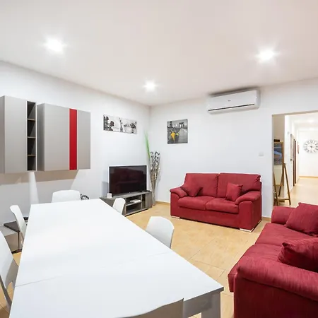 A Large House In With Bbq & Terrace By 360 Estates * Pietà