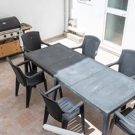 A Large House In With Bbq & Terrace By 360 Estates * Pieta